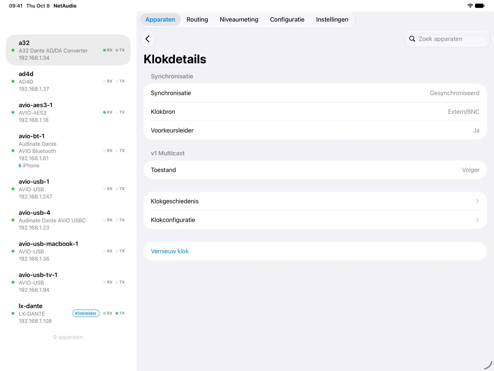 Klokdetails van de A32 op de iPad: gesynchroniseerd, externe BNC-klokbron, voorkeursleider en volgerstatus.