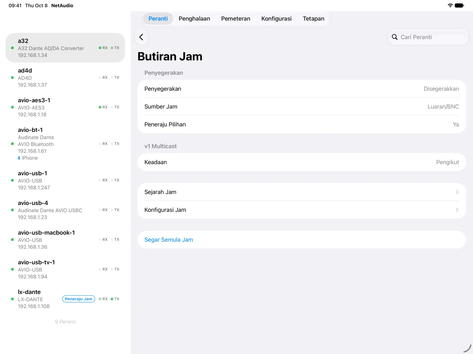 Butiran jam bagi A32 pada iPad: disegerakkan, sumber jam BNC luaran, peneraju pilihan dan keadaan pengikut.