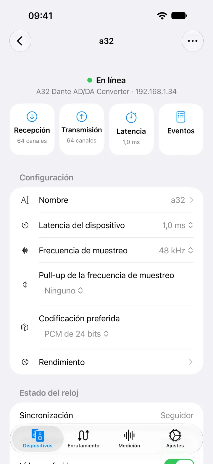 La página del dispositivo A32 en iPhone con accesos directos a recepción, transmisión, latencia y eventos, y con su nombre, latencia, frecuencia de muestreo, codificación y estado del reloj.