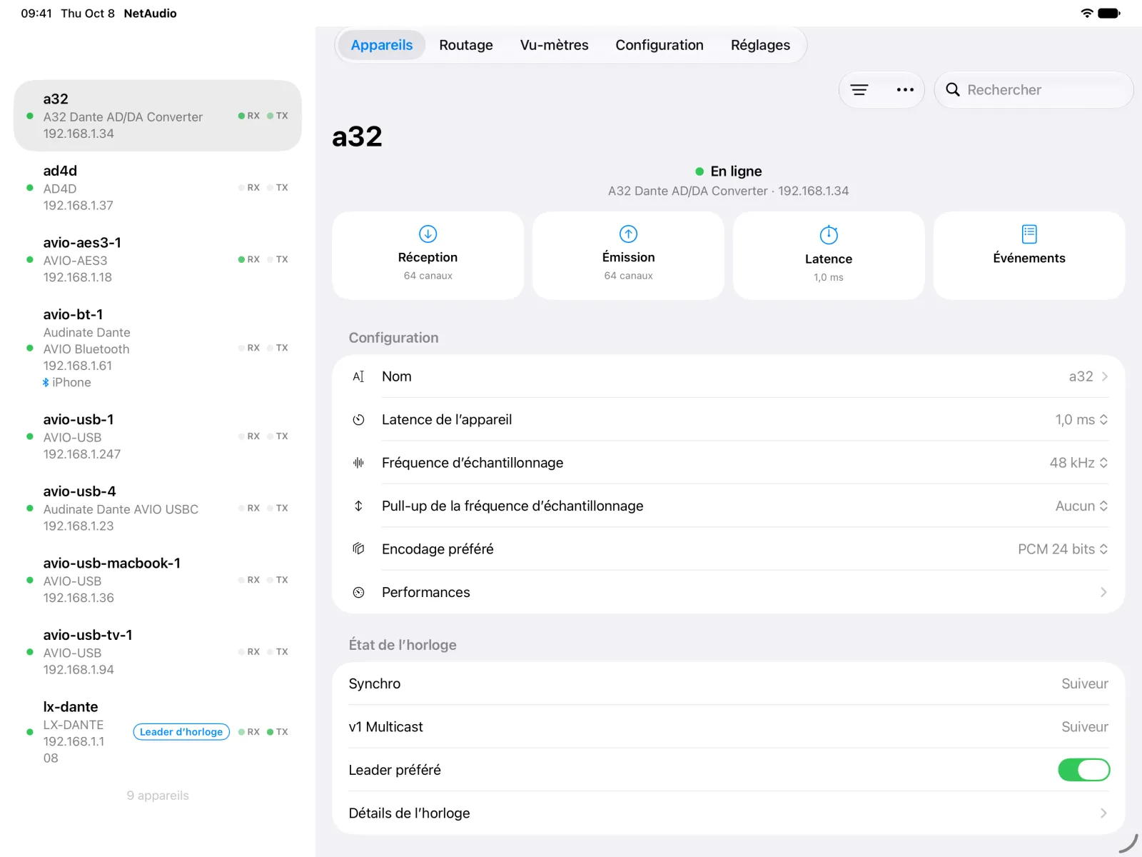 La page de l’appareil A32 sur iPad, avec des tuiles Réception, Émission, Latence et Événements, sa configuration et l’état de son horloge.