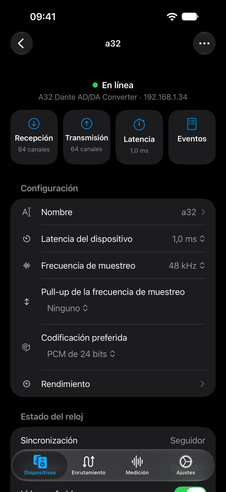 La página del dispositivo A32 en iPhone con accesos directos a recepción, transmisión, latencia y eventos, y con su nombre, latencia, frecuencia de muestreo, codificación y estado del reloj.