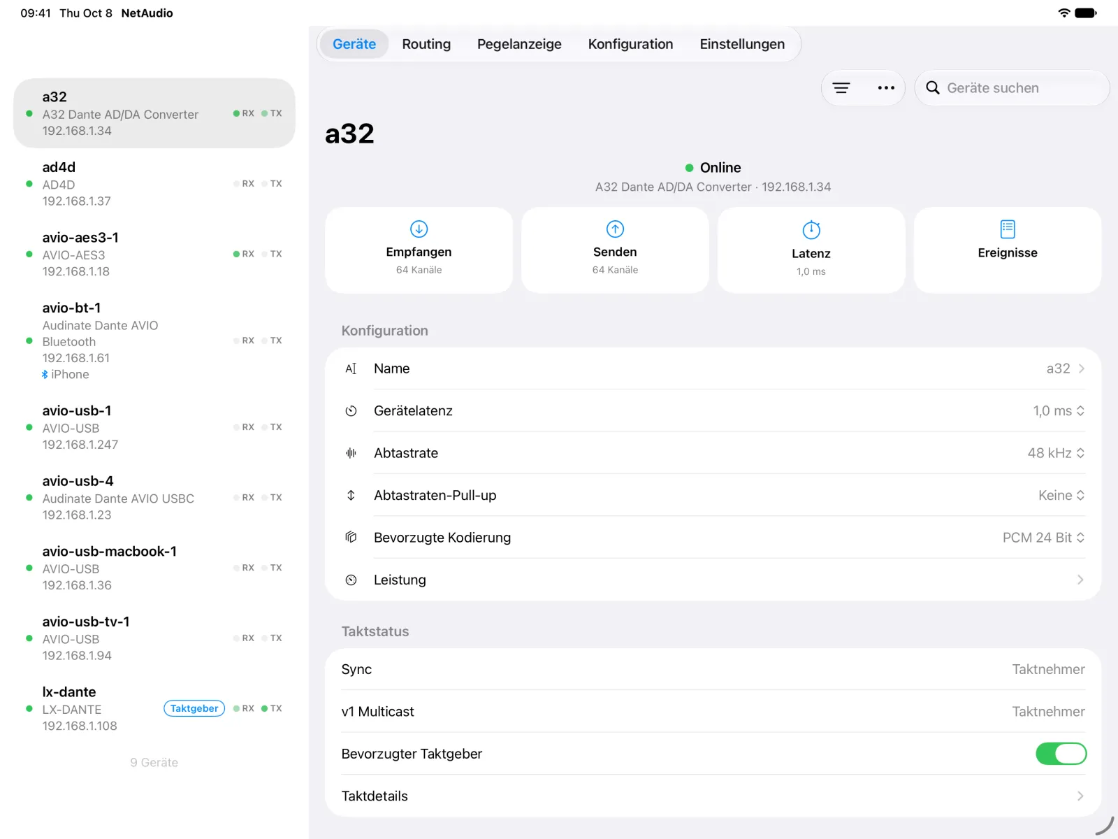 Die Geräteseite des A32 auf dem iPad mit Kacheln für Empfangen, Senden, Latenz und Ereignisse, seiner Konfiguration und seinem Taktstatus.