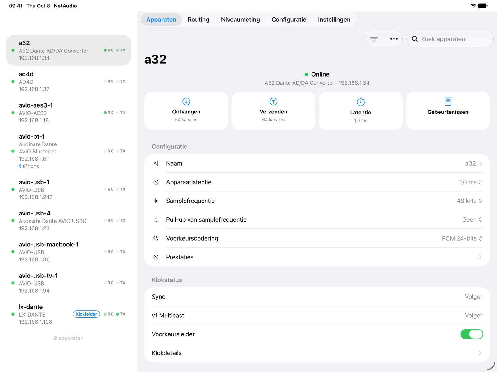 De apparaatpagina van de A32 op de iPad met tegels voor ontvangen, verzenden, latentie en gebeurtenissen, de configuratie en de klokstatus.