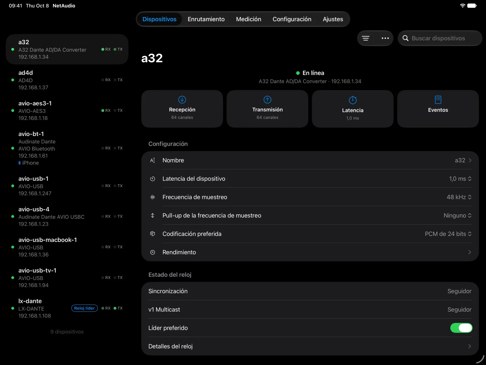 La página del dispositivo A32 en iPad con paneles de recepción, transmisión, latencia y eventos, su configuración y el estado del reloj.
