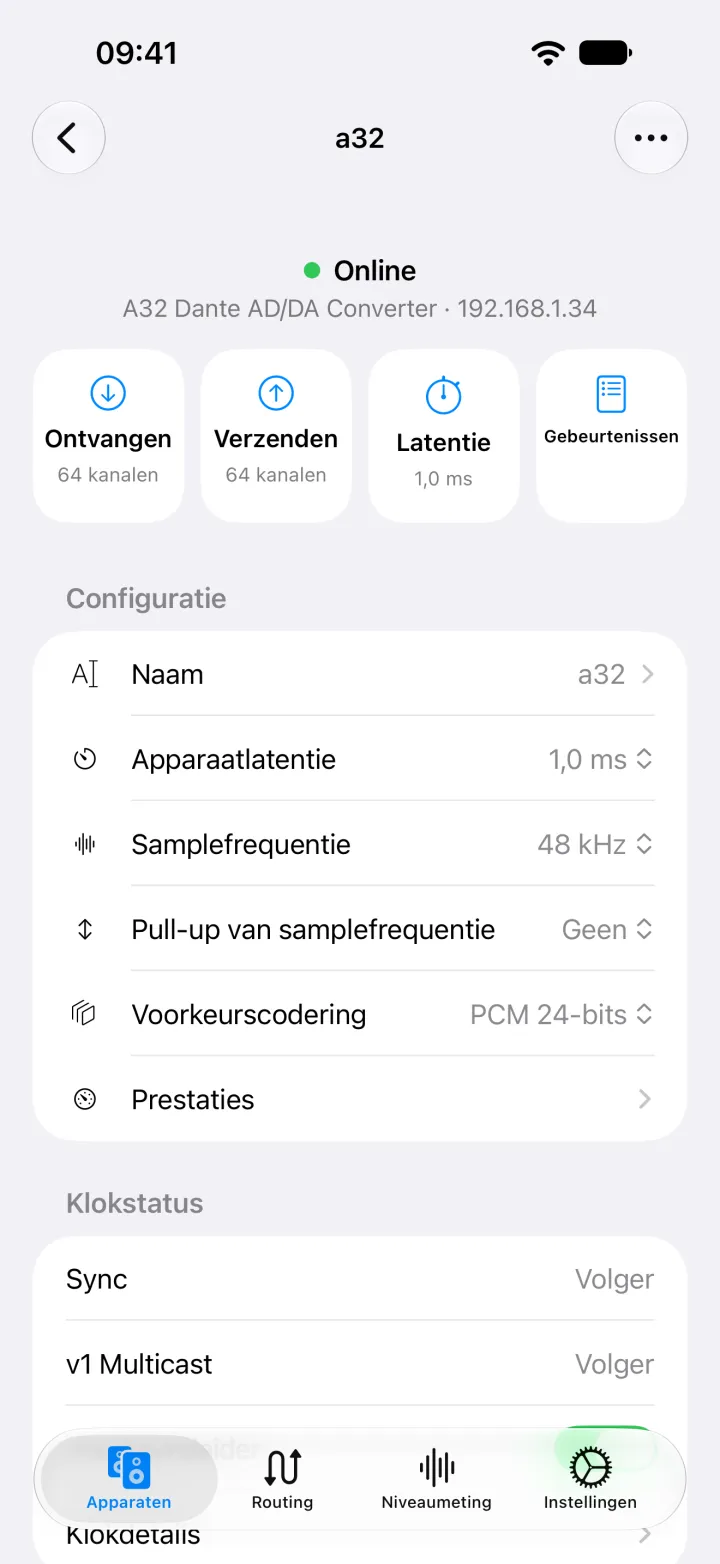 De apparaatpagina van de A32 op de iPhone met snelkoppelingen voor ontvangen, verzenden, latentie en gebeurtenissen, en de naam, latentie, samplefrequentie, codering en klokstatus.